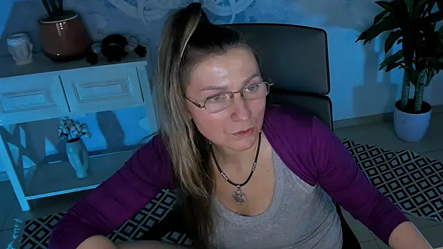 Snapshot of UmaSpace chatting on 11/27/25, 05:09 UmaSpace online show from 11/27/25, 05:09