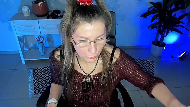 Snapshot of UmaSpace chatting on 11/30/25, 05:11 UmaSpace online show from 11/30/25, 05:11