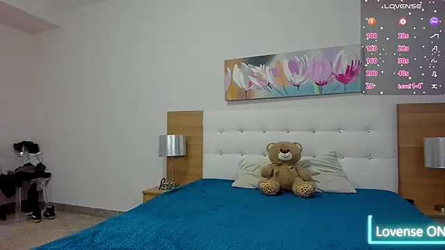 Snapshot of LovelySophie3 chatting on 10/28/25, 04:05 LovelySophie3 online show from 10/28/25, 04:05