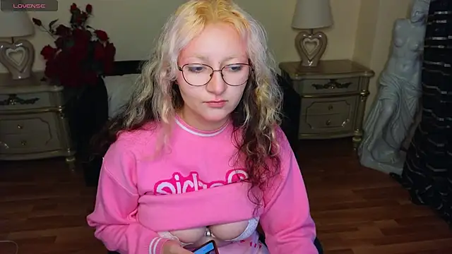 JuicyLullu online show from 09/22/25, 04:14