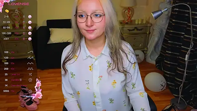 JuicyLullu online show from 11/09/25, 11:30