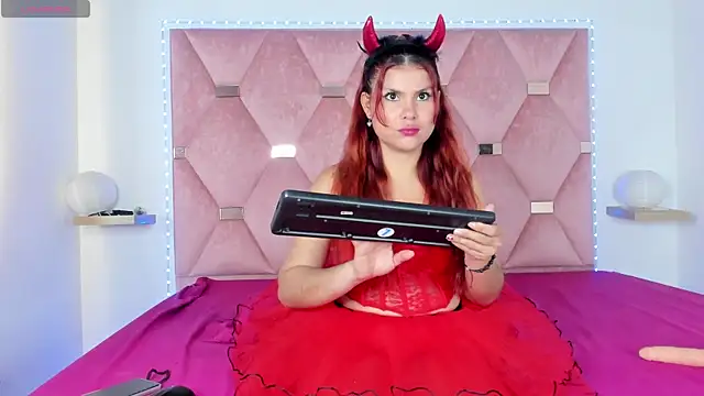 Snapshot of La_Diabla8 chatting on 10/14/25, 12:28 La Diabla8 online show from 10/14/25, 12:28