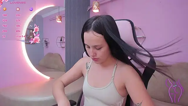 Snapshot of sofi__18_ chatting on 02/01/26, 04:38 sofi 18 online show from 02/01/26, 04:38