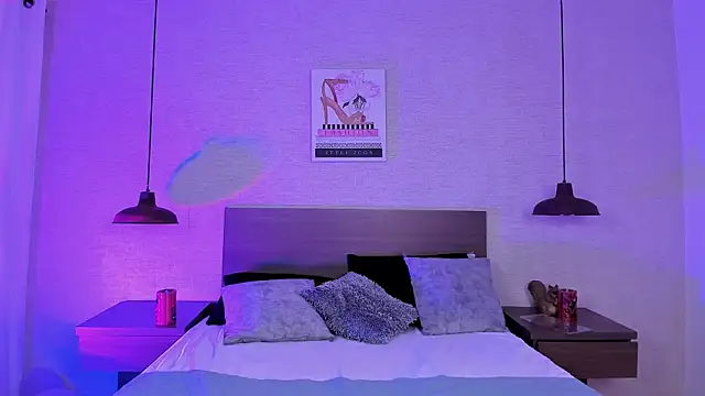 cloehill  online show from 11/11/25, 01:33