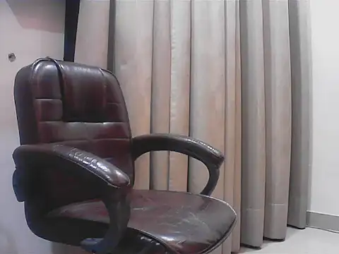 Snapshot of short_girl_ chatting on 09/25/25, 08:12 short girl online show from 09/25/25, 08:12