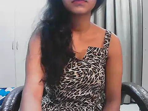 Snapshot of short_girl_ chatting on 10/01/25, 05:08 short girl online show from 10/01/25, 05:08