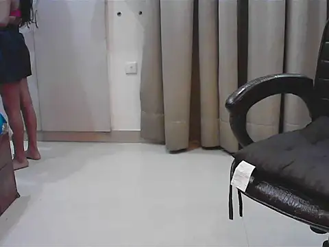 Snapshot of short_girl_ chatting on 10/16/25, 04:30 short girl online show from 10/16/25, 04:30