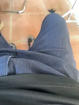 CZpublic online show from 10/08/25, 03:04