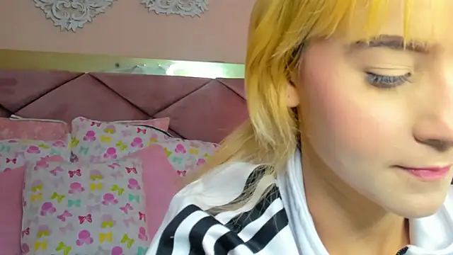 ChloeLaurentt online show from 02/04/26, 02:01