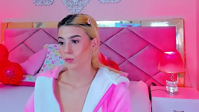 ChloeLaurentt online show from 03/04/26, 11:44