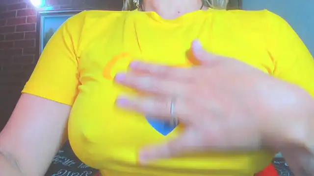 Snapshot of LatinaMature_ chatting on 06/08/26, 10:26 LatinaMature online show from 06/08/26, 10:26