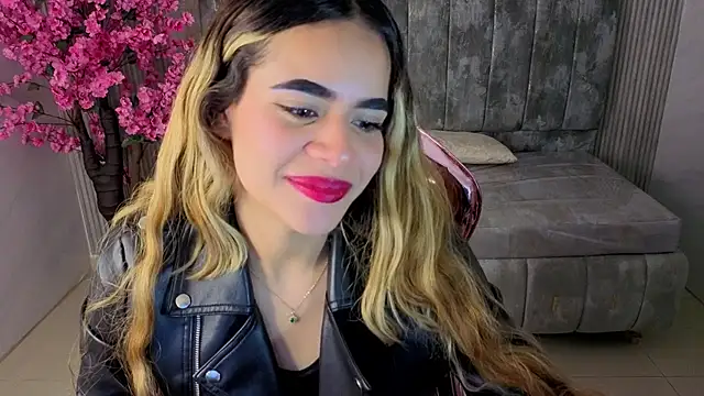 Snapshot of lilith4_s chatting on 10/25/25, 08:55 lilith4 s online show from 10/25/25, 08:55