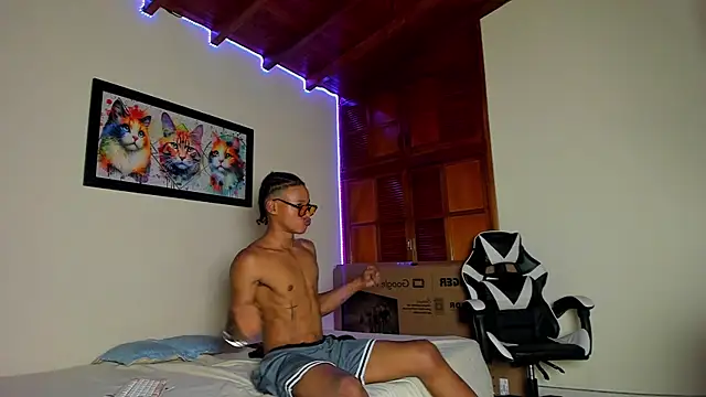 Snapshot of jordan_mm420 chatting on 11/15/25, 11:43 jordan mm420 online show from 11/15/25, 11:43