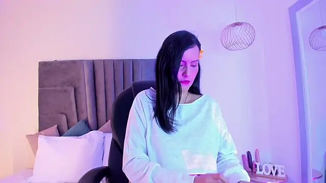 Coco-balenciaga online show from 11/28/25, 11:57