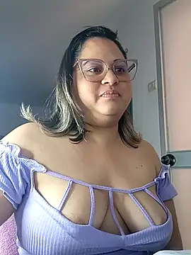 Chiki hot92 online show from 10/16/25, 08:21