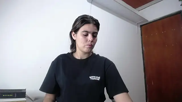 isabel 09 online show from 10/22/25, 03:18