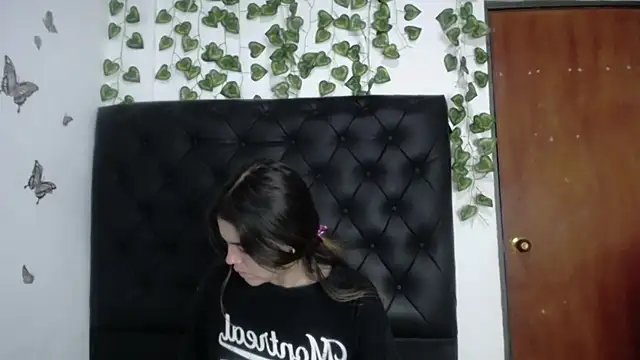 isabel 09 online show from 04/20/26, 12:30