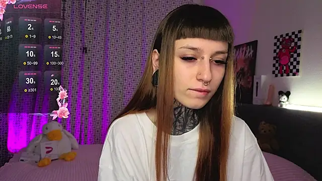 Snapshot of LilithPoison chatting on 10/25/25, 06:02 LilithPoison online show from 10/25/25, 06:02