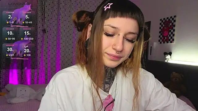 Snapshot of LilithPoison chatting on 11/07/25, 06:08 LilithPoison online show from 11/07/25, 06:08