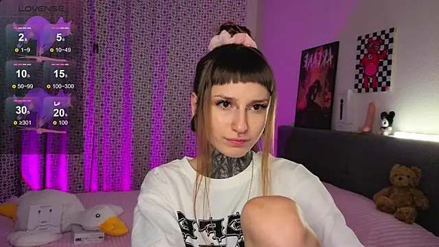 Snapshot of LilithPoison chatting on 11/13/25, 06:07 LilithPoison online show from 11/13/25, 06:07