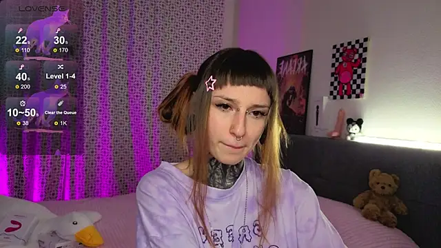 Snapshot of LilithPoison chatting on 11/15/25, 06:04 LilithPoison online show from 11/15/25, 06:04