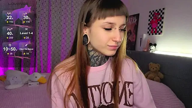 Snapshot of LilithPoison chatting on 11/19/25, 06:08 LilithPoison online show from 11/19/25, 06:08