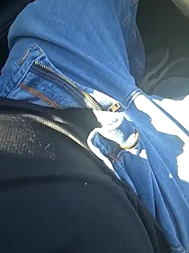 Snapshot of matatan0323 chatting on 10/24/25, 05:20 matatan0323 online show from 10/24/25, 05:20