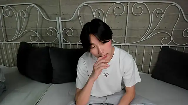 HeejinWang online show from 11/01/25, 08:11