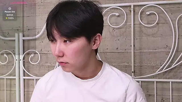 Snapshot of HeejinWang chatting on 12/14/25, 04:40 HeejinWang online show from 12/14/25, 04:40