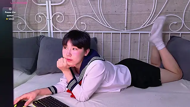 Snapshot of HeejinWang chatting on 12/16/25, 04:28 HeejinWang online show from 12/16/25, 04:28