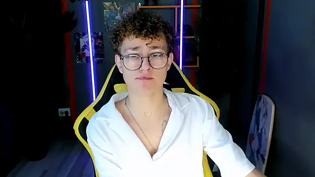 Snapshot of NathanCurl chatting on 11/14/25, 06:56 NathanCurl online show from 11/14/25, 06:56