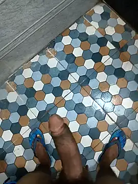 Snapshot of bold_guy_1234 chatting on 10/17/25, 08:39 bold guy 1234 online show from 10/17/25, 08:39