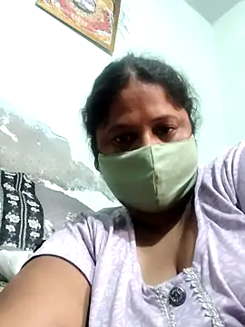 Snapshot of Mmm143 chatting on 10/11/25, 03:06 Mmm143 online show from 10/11/25, 03:06