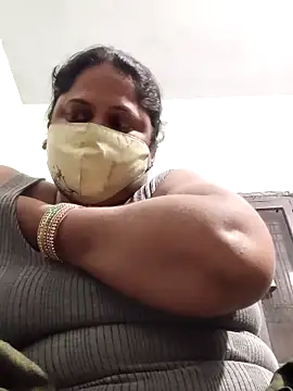 Snapshot of Mmm143 chatting on 11/23/25, 07:24 Mmm143 online show from 11/23/25, 07:24