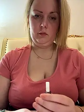 Snapshot of Piccolamonella29 chatting on 11/17/25, 10:54 Piccolamonella29 online show from 11/17/25, 10:54