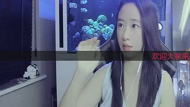 Snapshot of Keke-Bai chatting on 09/28/25, 11:37 Keke-Bai online show from 09/28/25, 11:37