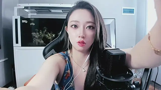 Snapshot of Keke-Bai chatting on 10/05/25, 01:20 Keke-Bai online show from 10/05/25, 01:20