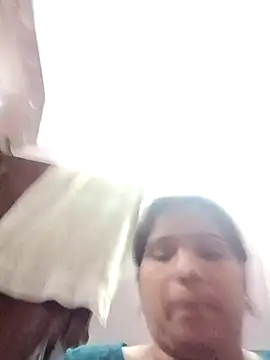 Snapshot of aliya-jaan71 chatting on 10/27/25, 04:16 aliya-jaan71 online show from 10/27/25, 04:16