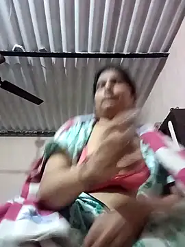 Snapshot of aliya-jaan71 chatting on 11/05/25, 06:08 aliya-jaan71 online show from 11/05/25, 06:08