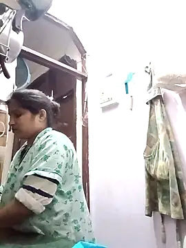 Snapshot of aliya-jaan71 chatting on 11/12/25, 05:24 aliya-jaan71 online show from 11/12/25, 05:24