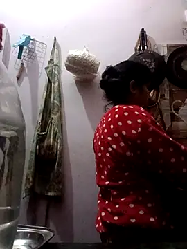 Snapshot of aliya-jaan71 chatting on 12/16/25, 04:45 aliya-jaan71 online show from 12/16/25, 04:45