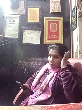 Snapshot of aliya-jaan71 chatting on 12/18/25, 04:24 aliya-jaan71 online show from 12/18/25, 04:24