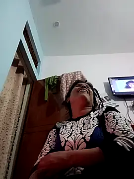 Snapshot of aliya-jaan71 chatting on 01/06/26, 01:48 aliya-jaan71 online show from 01/06/26, 01:48