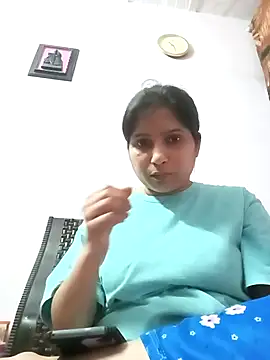 Snapshot of aliya-jaan71 chatting on 03/20/26, 04:56 aliya-jaan71 online show from 03/20/26, 04:56