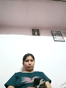 Snapshot of aliya-jaan71 chatting on 04/06/26, 11:33 aliya-jaan71 online show from 04/06/26, 11:33