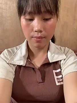 huong-18 online show from 10/20/25, 04:24