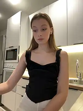 Snapshot of FriendlyFire_18 chatting on 09/27/25, 05:51 FriendlyFire 18 online show from 09/27/25, 05:51