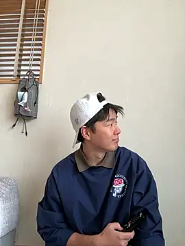 Snapshot of KAMESAN08 chatting on 11/23/25, 04:12 KAMESAN08 online show from 11/23/25, 04:12