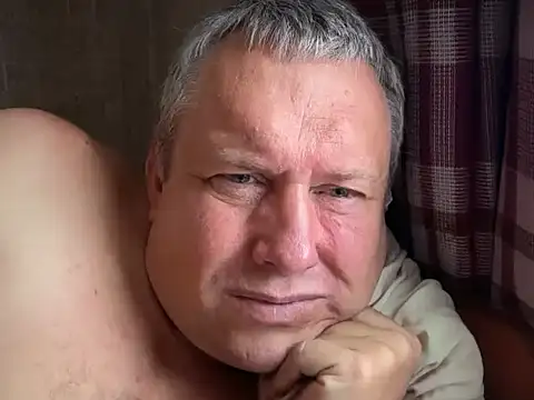 Snapshot of evulis1 chatting on 09/16/25, 10:38 evulis1 online show from 09/16/25, 10:38