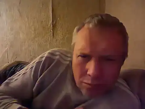 Snapshot of evulis1 chatting on 10/10/25, 10:09 evulis1 online show from 10/10/25, 10:09